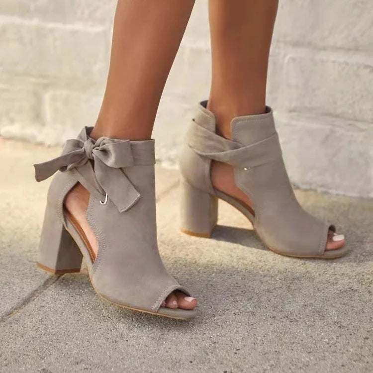 Moderne Damen Schnür-Stiefeletten: Elegant, bequem, vielseitig für Herbst & Winter. Ideale Alltagsschuhe.