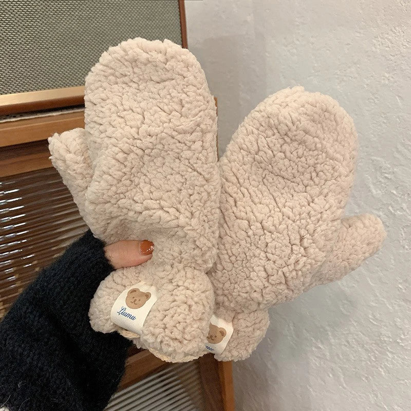 Flauschige Damen Fäustlinge aus weichem Teddy-Material, ideal als Winterhandschuhe und modisches Accessoire.
