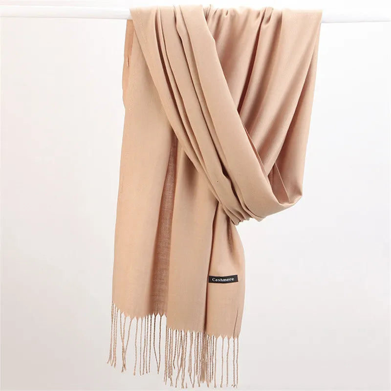 Stilvoller Winterschal Faith für Damen, kuschelig weich, für elegante Outfits.