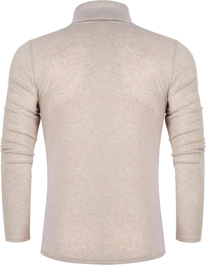 Moderner Herren-Pullover mit Rollkragen, langarm, ideal für stilvolle Winter-Outfits.