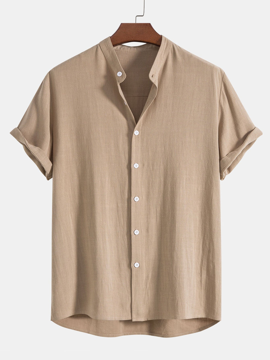 Herren Sommer Outfit: Leichtes Stehkragen-Hemd & passende Stoffhose; Komfortabel.