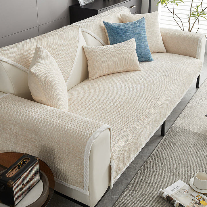 Eleganter Chenille Bankbezug, modern und bequem, perfekt für stilvollen Wohnzimmerschutz.