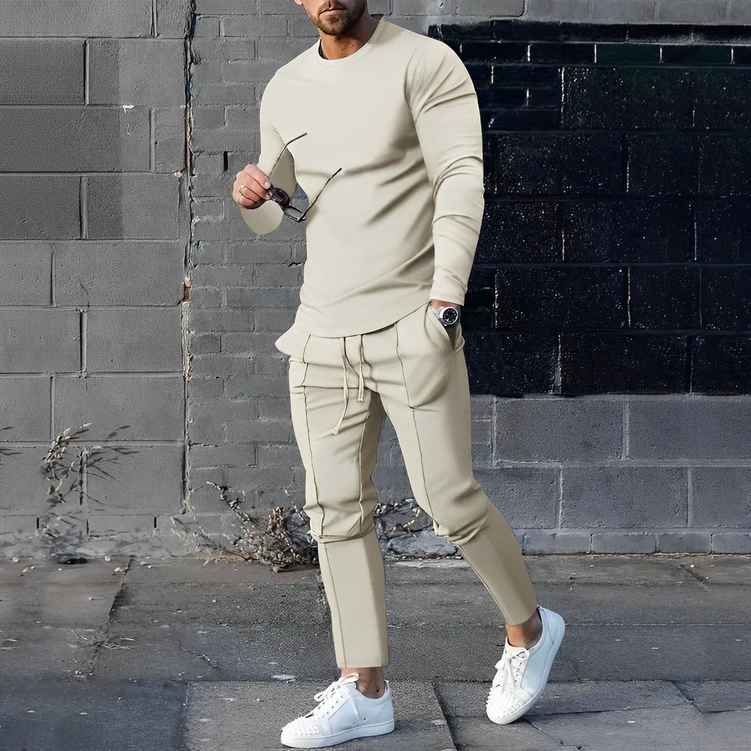 Hochwertiger Herren Loungewear Pullover und passende Jogginghose als komfortabler Zweiteiler.