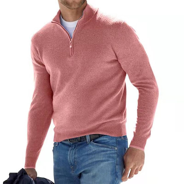 Detailaufnahme: Reißverschluss am V-Ausschnitt Pullover für Herren, zeigt klassisches Design & moderne Eleganz.