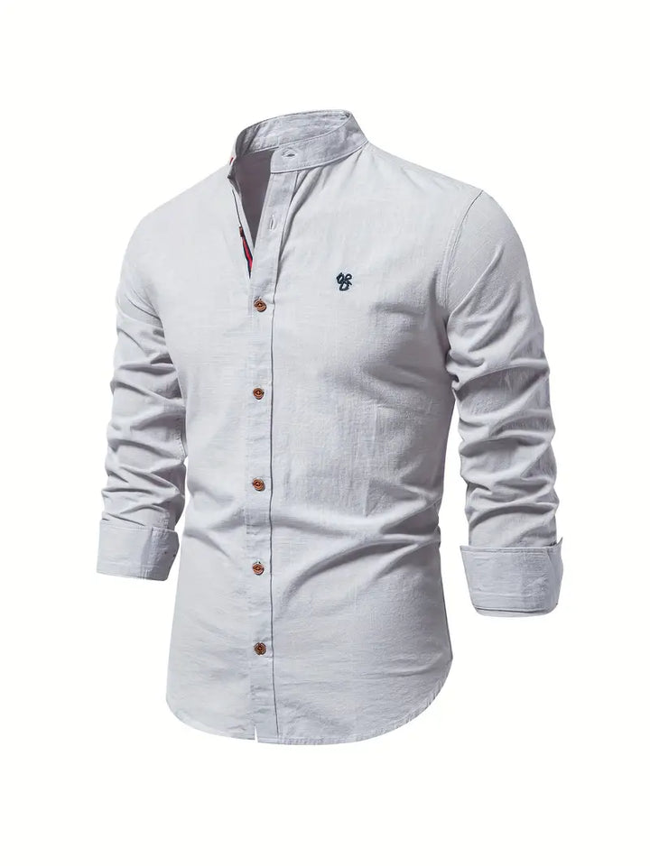 Lange Ärmel des eleganten Herrenhemdes betonen den Business-Casual-Stil. Komfortables Langarmhemd.