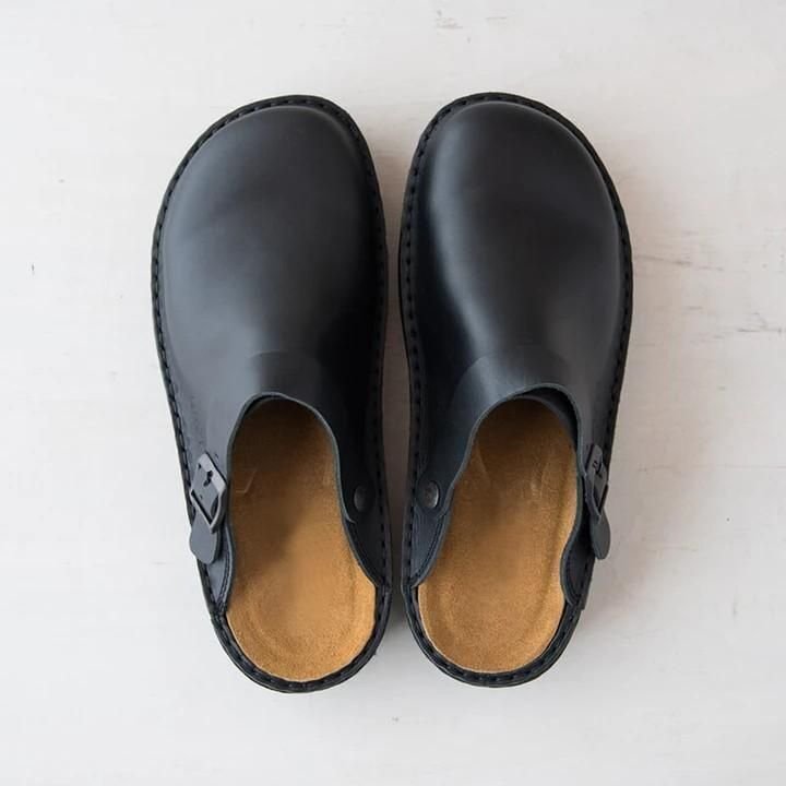 Modische Damen Clogs, stilvoll und bequem, die idealen Schuhe für Freizeit und Entspannung.
