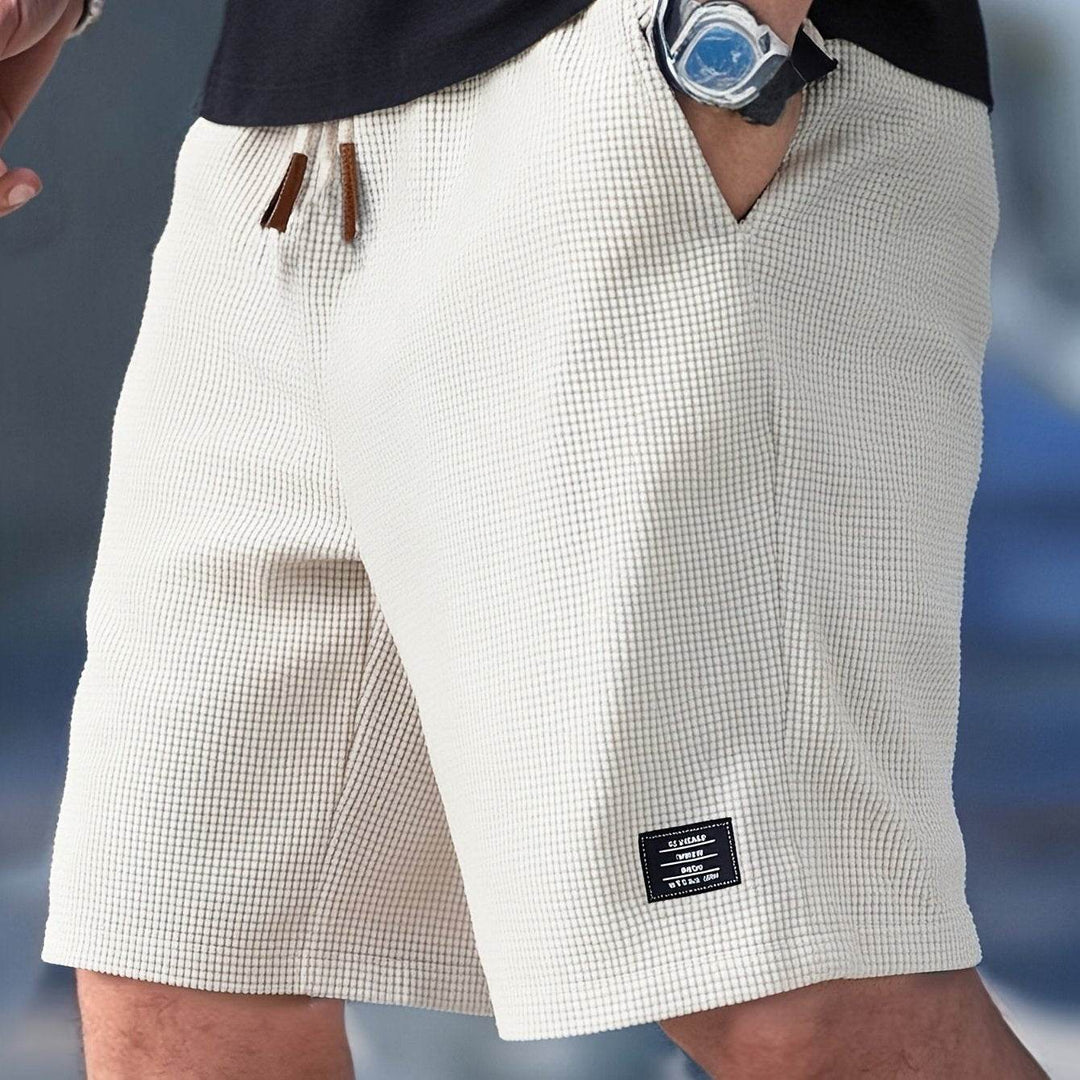 Bequeme Herren Cargo Shorts mit Kordelzug und geräumigen Taschen, ideal für Freizeit und Alltag.