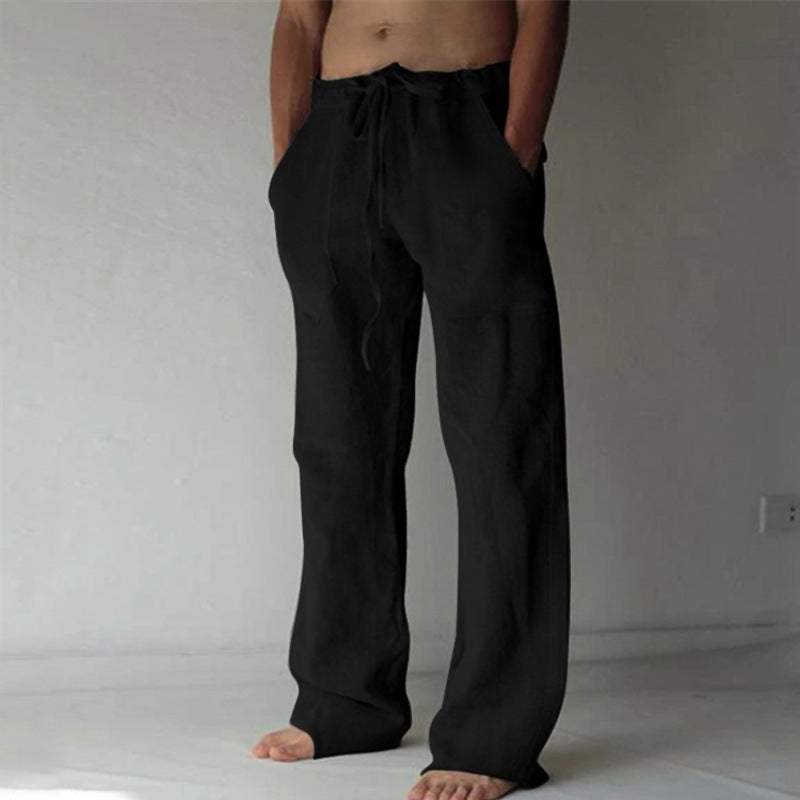 Weiße, locker sitzende Herren-Freizeithose mit Kordelzug für Sommer und Casual-Outfits.