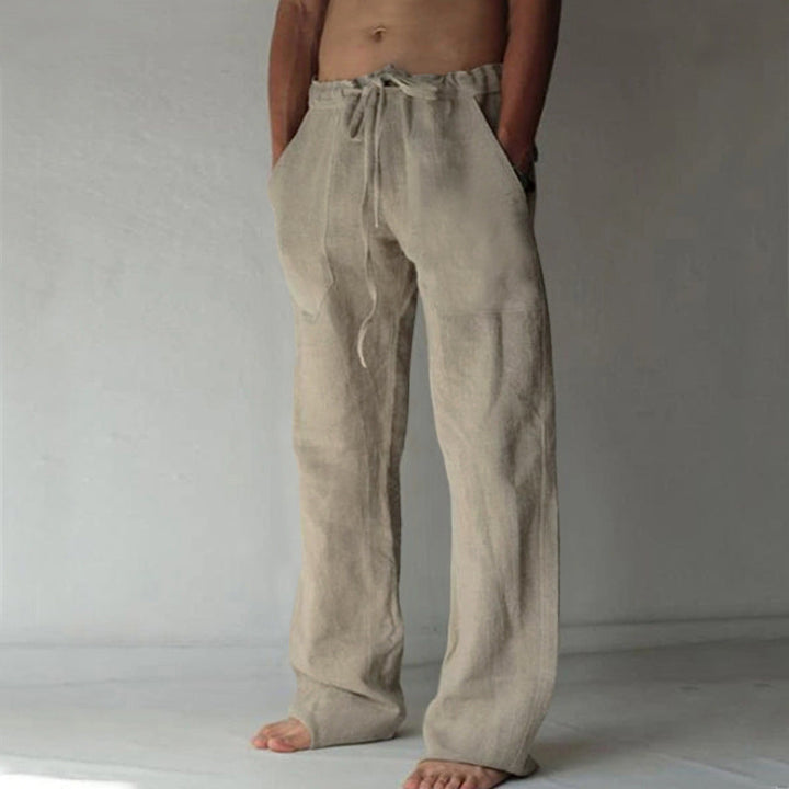 Vielseitige Herren-Freizeithose mit Kordelzug. Bietet Komfort und lässigen Stil.