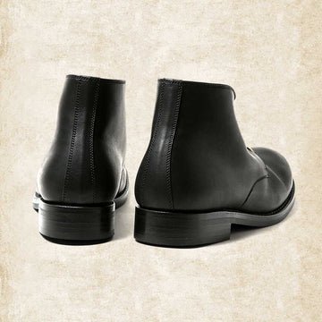 Hochwertige Herren Retro-Boots mit Schnürung. Komfortable und rutschfeste Herrenschuhe im Vintage-Design.