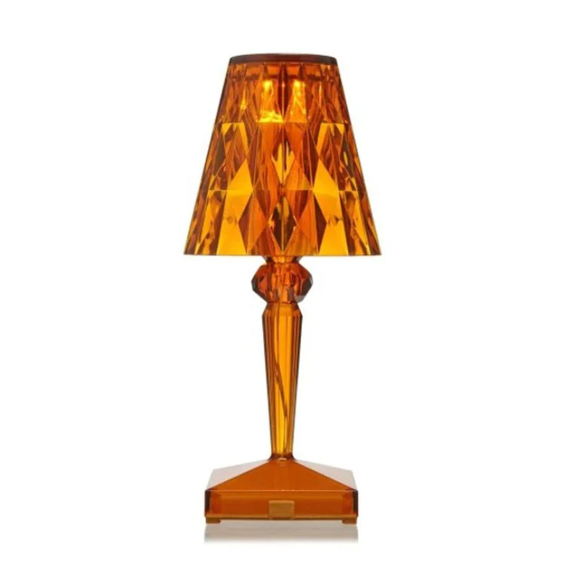 Exklusive Tischlampe aus Kristall, perfekt als stimmungsvolle Dekoleuchte im Interieur.