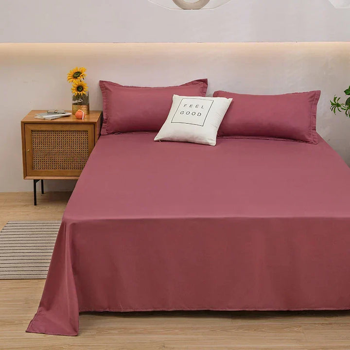 Hochwertiger Leinen-Baumwoll-Bettbezug, gefaltet, bereit für Ihr Schlafzimmer.