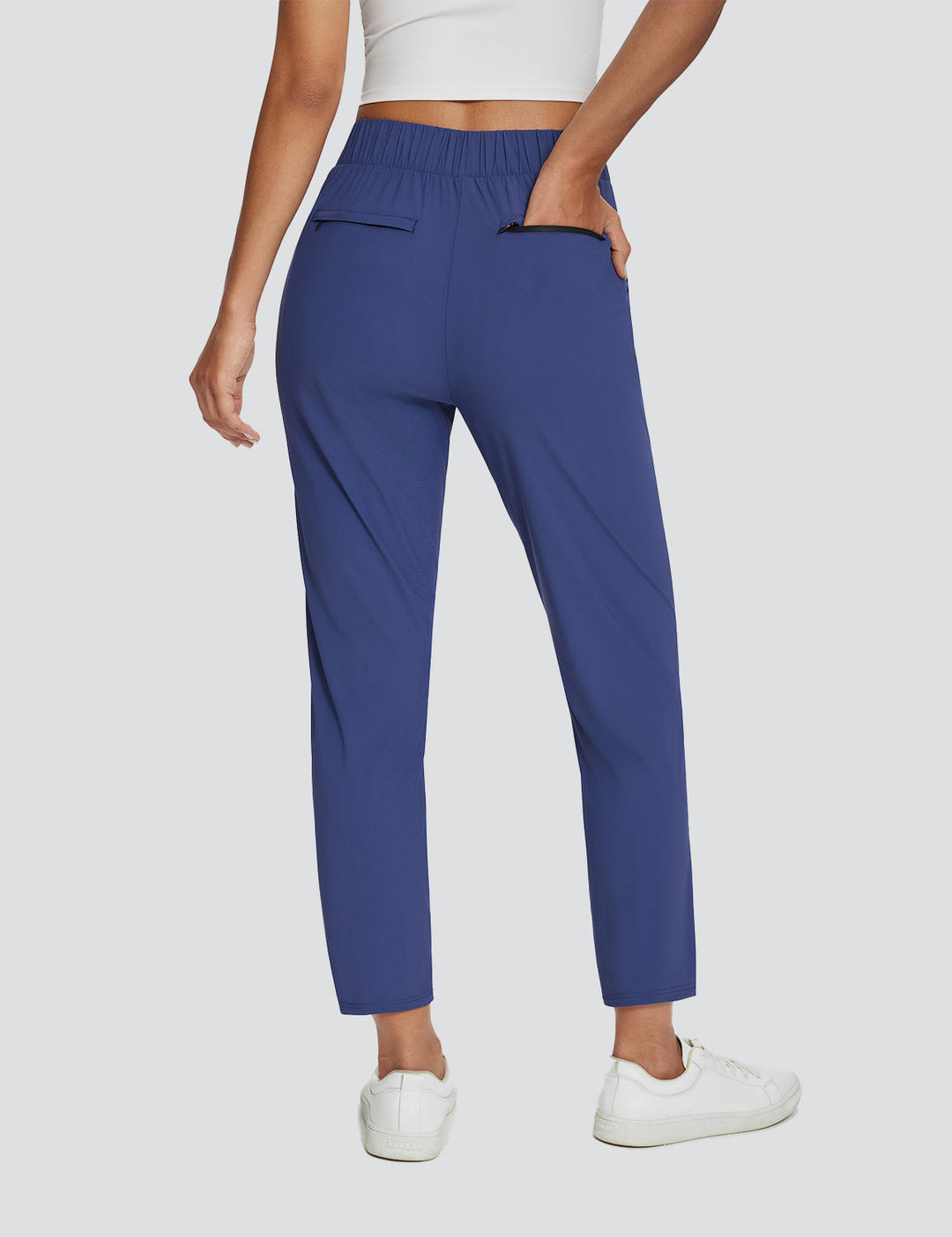 Leichte Damen Sommerhose mit UPF 50+ UV-Schutz, High-Rise Schnitt, atmungsaktiv & mit praktischen Taschen.