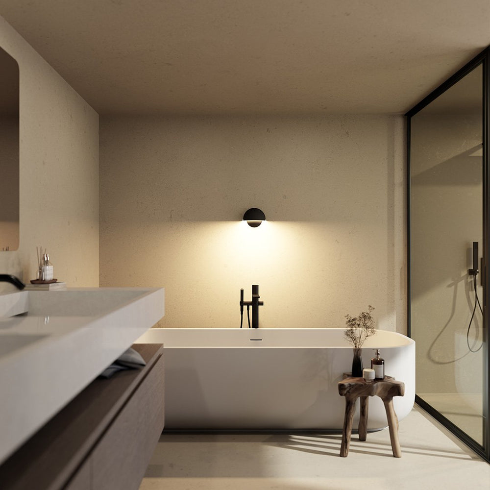 Warmweiße LED-Wandleuchte für außen, modernes Design, ideal zur Beleuchtung von Fassaden und Wegen.