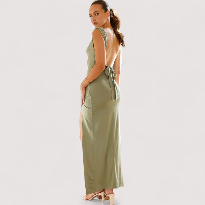 Tailliertes, elegantes Maxikleid für Damen in Grün mit hohem Schlitz. Perfekt als Abend- oder Urlaubskleid.