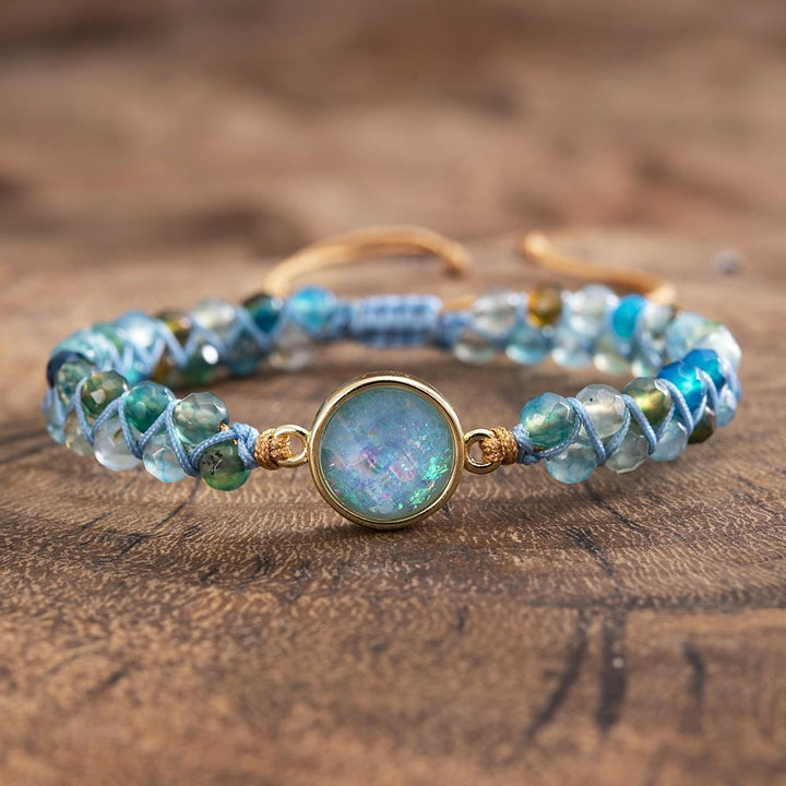 Hochwertiges Damenarmband mit echtem blauem Opal und blauem Quarz. Handgefertigter spiritueller Edelsteinschmuck.