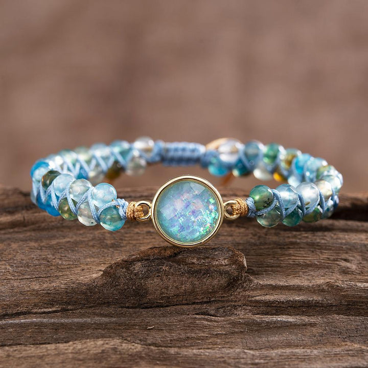Exklusives Damenarmband mit blauem Opal. Elegantes Schmuckstück, perfekte Geschenkidee für Frauen.