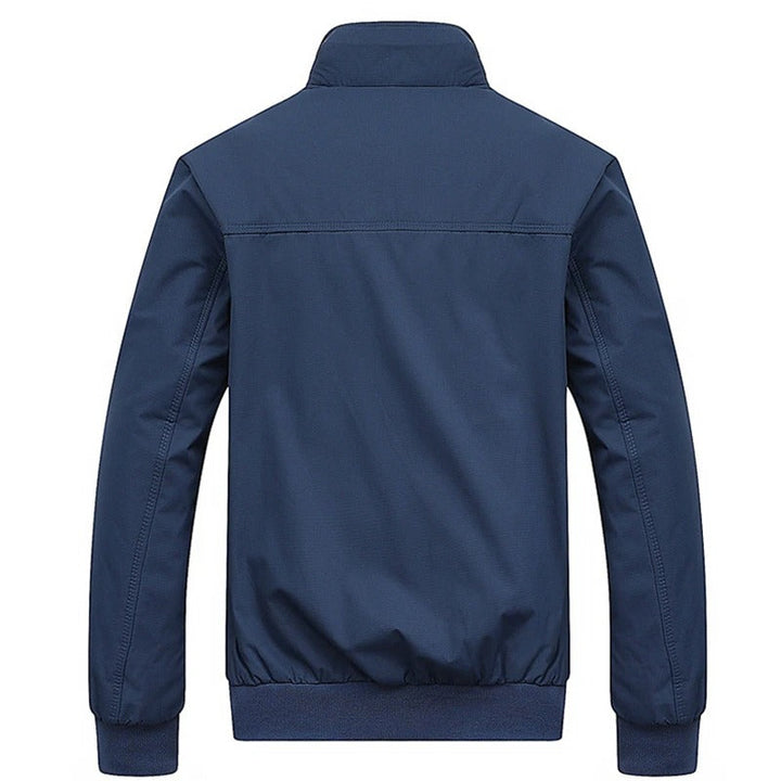 Trendige Slim Fit Bomberjacke für Herren. Stylisches Design, ideal für urbane Looks & Herrenmode.