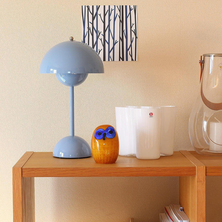 MoonGlow Design-Tischlampe, kabellos, LED, dimmbar, für eine warme, einladende Atmosphäre.