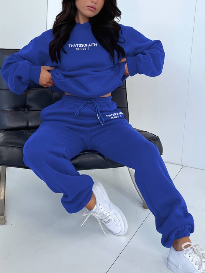 Vielseitiges Damen Jogging Set: Pullover & Hose. Ideal als Freizeitkleidung, Sportbekleidung oder bequeme Loungewear.