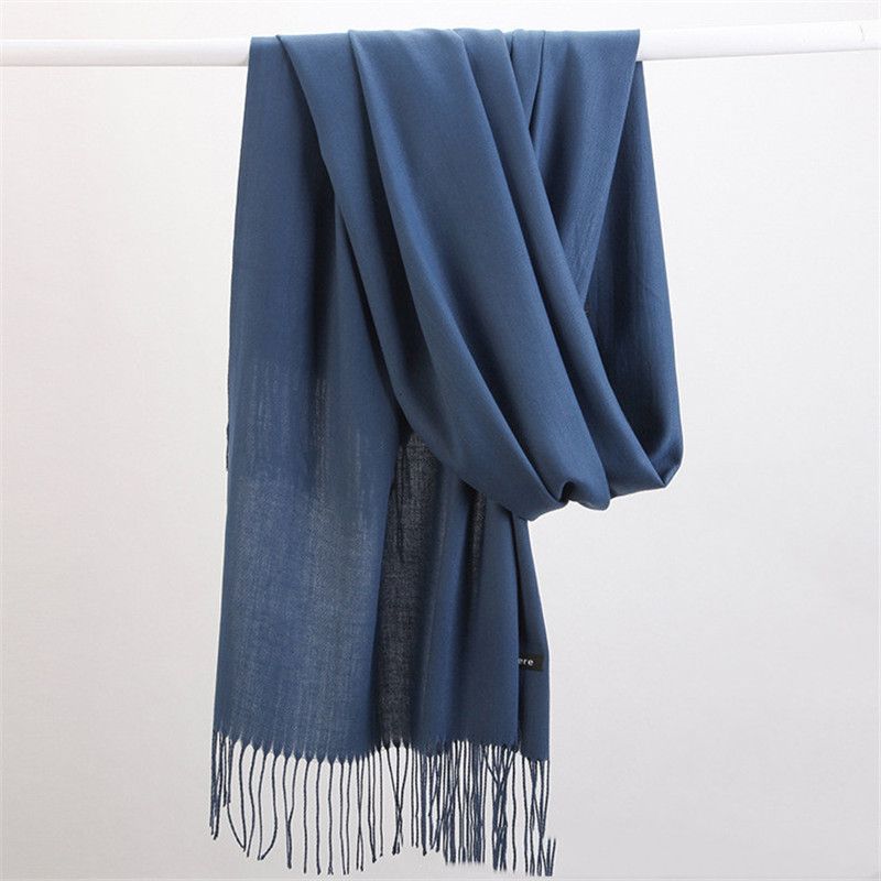 Eleganter Faith Damenschal, ein zeitloses Winteraccessoire, warm und chic.
