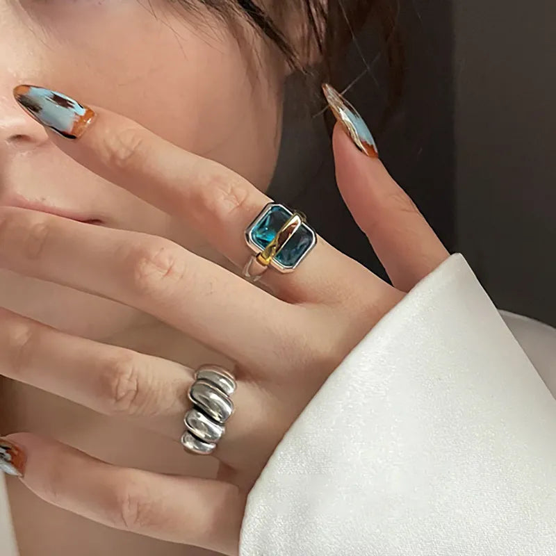 Funkelnder blauer Zirkon-Ring aus Sterlingsilber für Damen, ein modisches und anpassungsfähiges Schmuckstück.