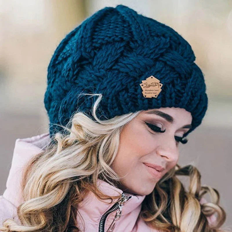 Bequeme Damen Wintermütze aus Strick, ideal für kalte Tage; warmes & gemütliches Accessoire für Frauen.
