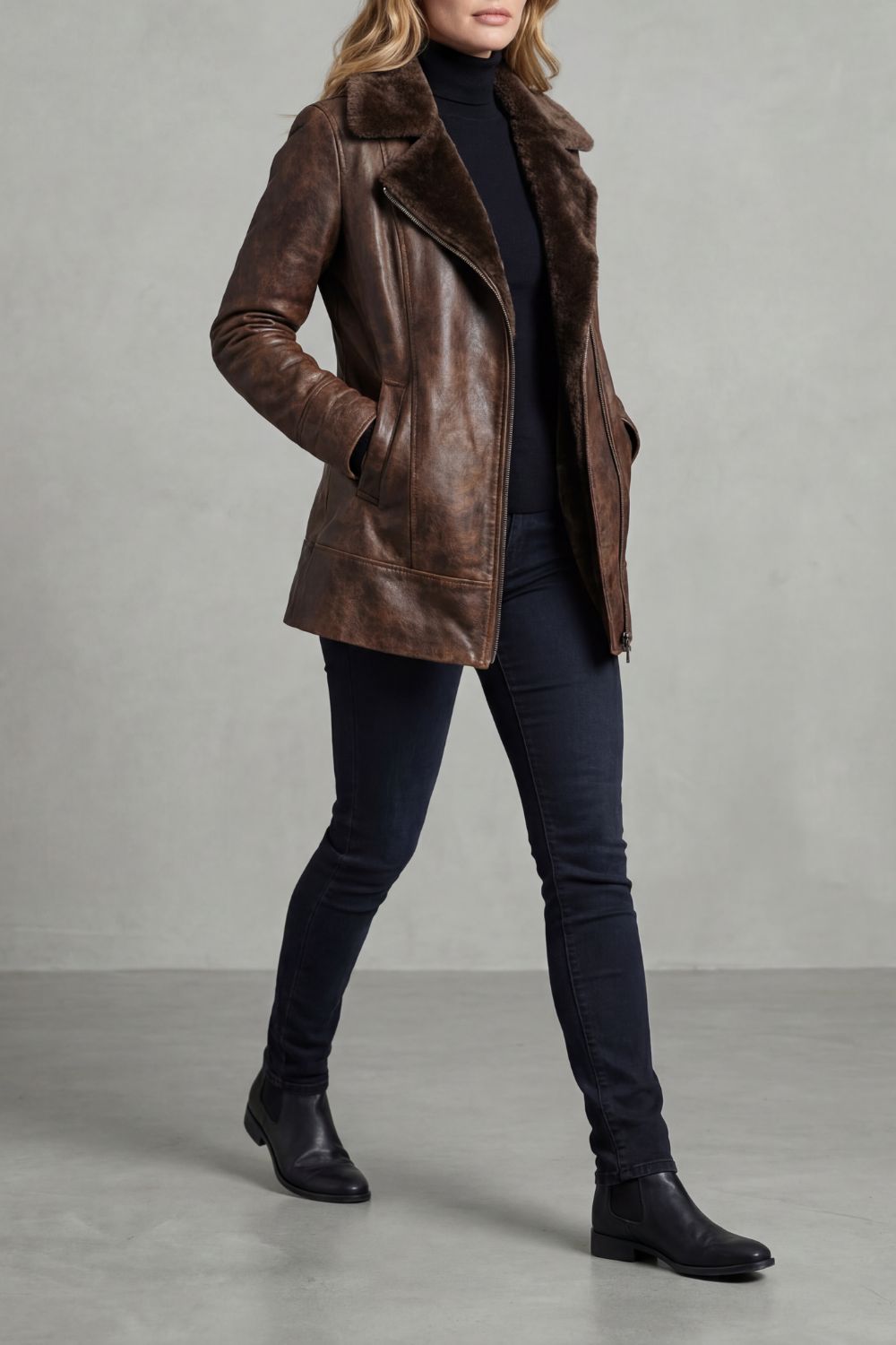 Elegante, braune Damenjacke für den Übergang. Vielseitige Oberbekleidung für Herbst & Winter. Figurbetont & schick.