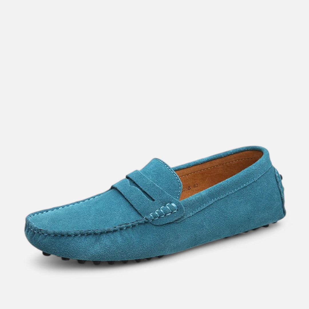 Zeitlose Herrenschuhe: Klassische Mokassins in Schwarz, die nie aus der Mode kommen und immer elegant wirken.