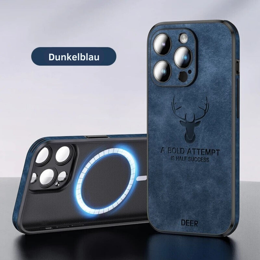 Rückseite der grünen Lederoptik iPhone Handyhülle, mit MagSafe-Logo und robustem Stoßschutz.