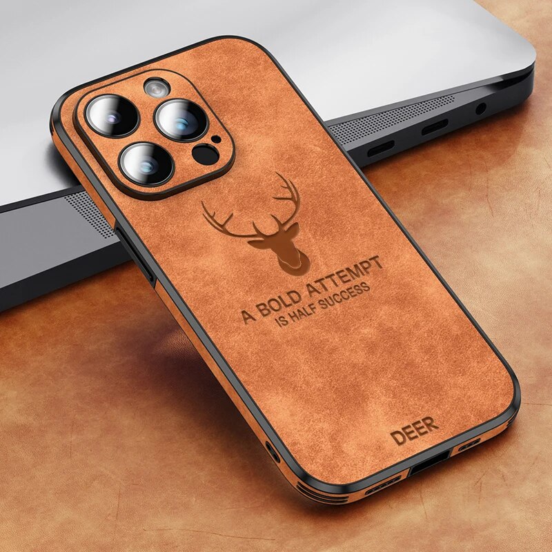 Stylische grüne iPhone Hülle in Lederoptik, mit MagSafe, schlankem Design und robustem Stoßschutz.
