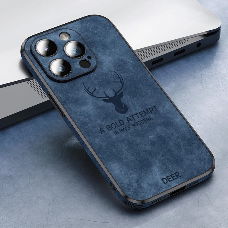 Blaue Handyhülle für iPhone, elegantes Leder-Design, MagSafe, effektiver Schutz gegen Stöße.