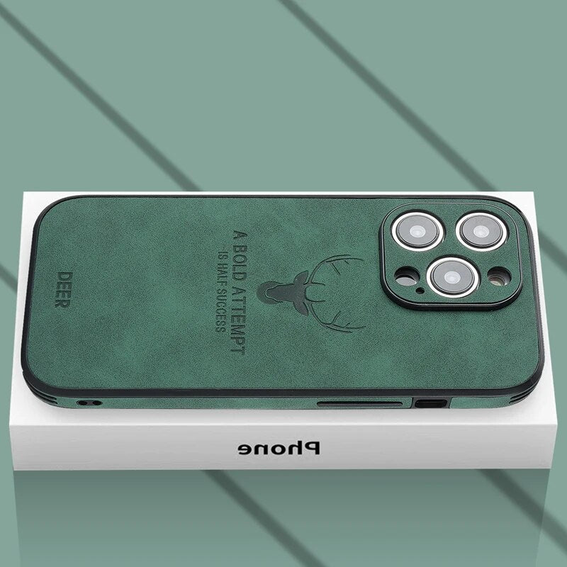 Edle blaue iPhone Hülle, Lederoptik, MagSafe-kompatibel, schlankes Design, robuster Stoßschutz.