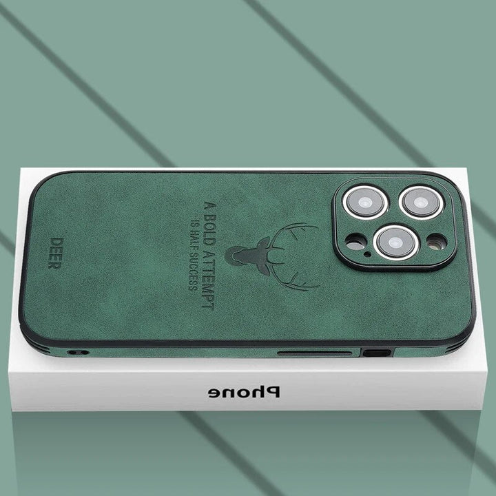 Edle blaue iPhone Hülle, Lederoptik, MagSafe-kompatibel, schlankes Design, robuster Stoßschutz.
