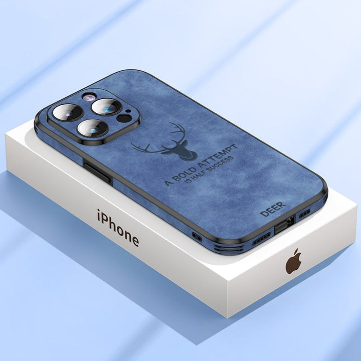 Stilvolle blaue iPhone Hülle in Lederoptik, MagSafe, schlank, robust und mit Stoßschutzfunktion.
