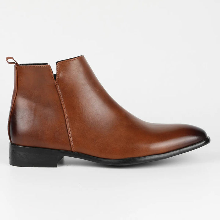 Detail der Sohle der Lars Retro Herrenstiefel. Zeigt Profil und Haltbarkeit dieser eleganten Komfortschuhe.