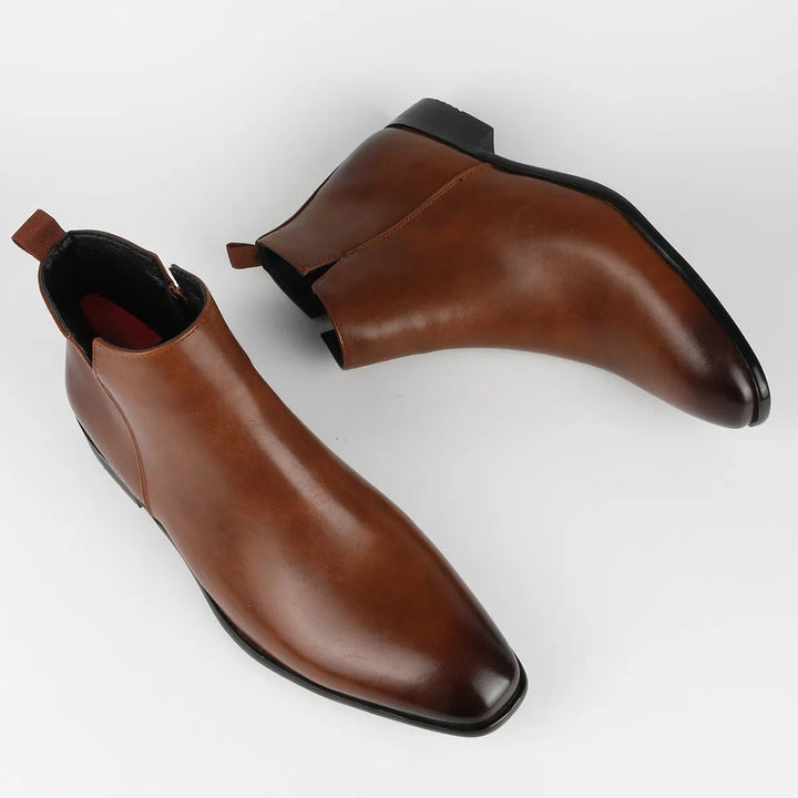Lars Retro Herrenstiefel elegant präsentiert. Zeitlose Halbstiefel für anspruchsvolle Herren und ihren Stil.