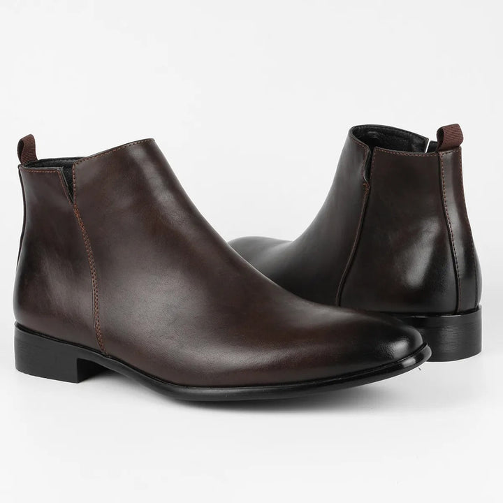Detail der Nähte und Verarbeitung der Lars Retro Herrenstiefel. Zeigt die Qualität der Komfortschuhe.