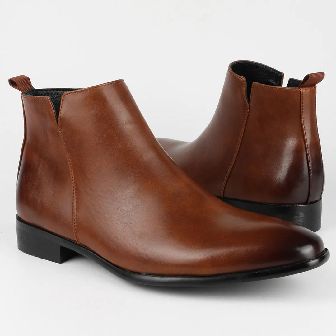 Blick von oben auf die Lars Retro Herrenstiefel. Klassische Herrenmode, die Eleganz und Komfort vereint.