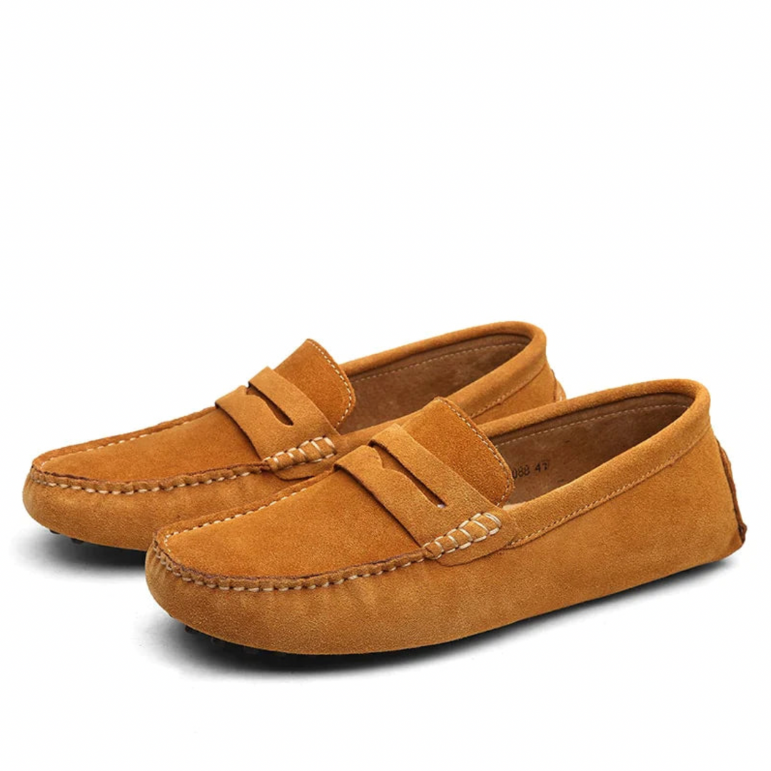 Vielseitige schwarze Herren Slipper, die Eleganz und Komfort für Beruf & Freizeit vereinen.