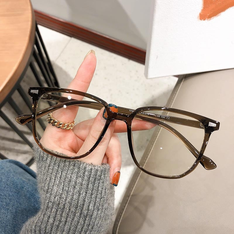 Elegante Unisex Sehhilfe für Kurzsichtigkeit, integrierter Blaulichtfilter für besseren Schutz.