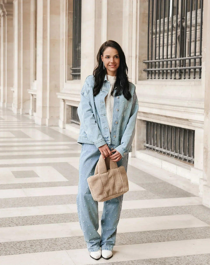 Struktur des glänzenden Denim-Stoffs der StarStruck Damen Jeans mit feinem Glitzer.
