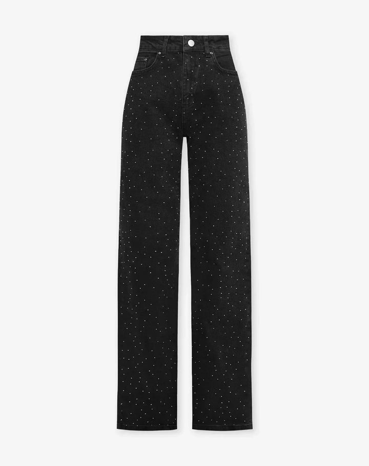 Glänzende StarStruck Jeans kombiniert mit einem schicken Oberteil für Abendmode.