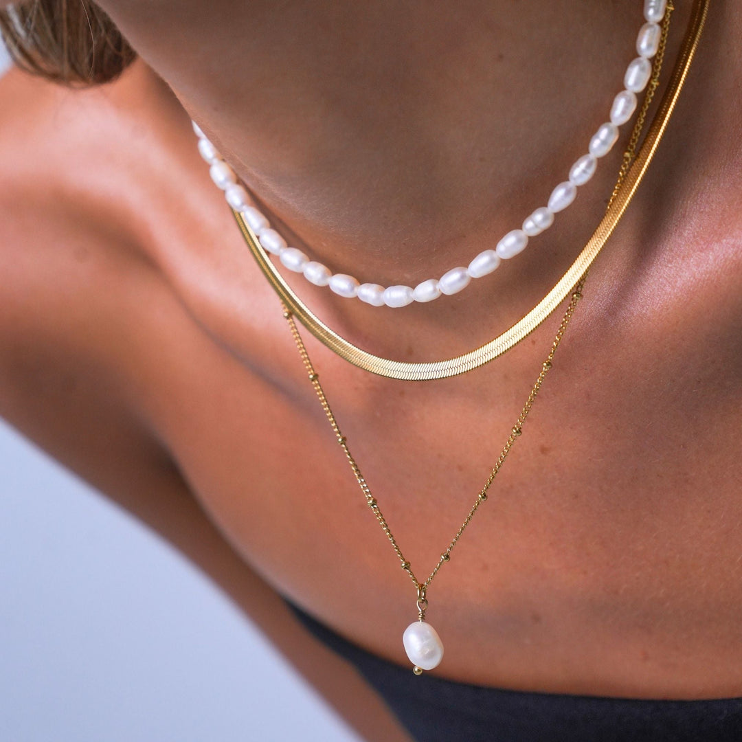 Stylisches Damen Layering Kette Set aus vergoldetem Edelstahl mit Süßwasserperlen – perfekte Geschenkidee.