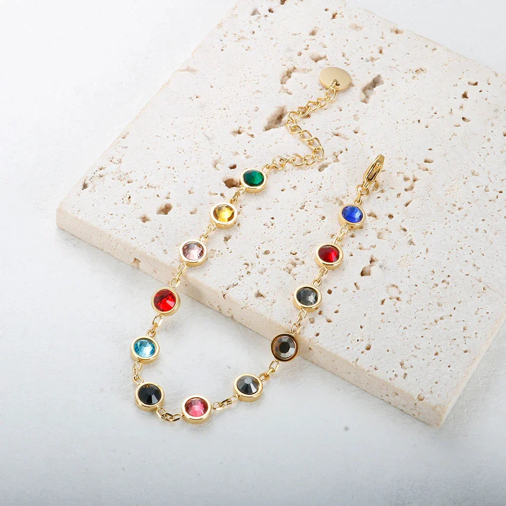 Verstellbares Regenbogen-Kristallarmband für Damen. Ein elegantes und funkelndes Schmuck-Accessoire.