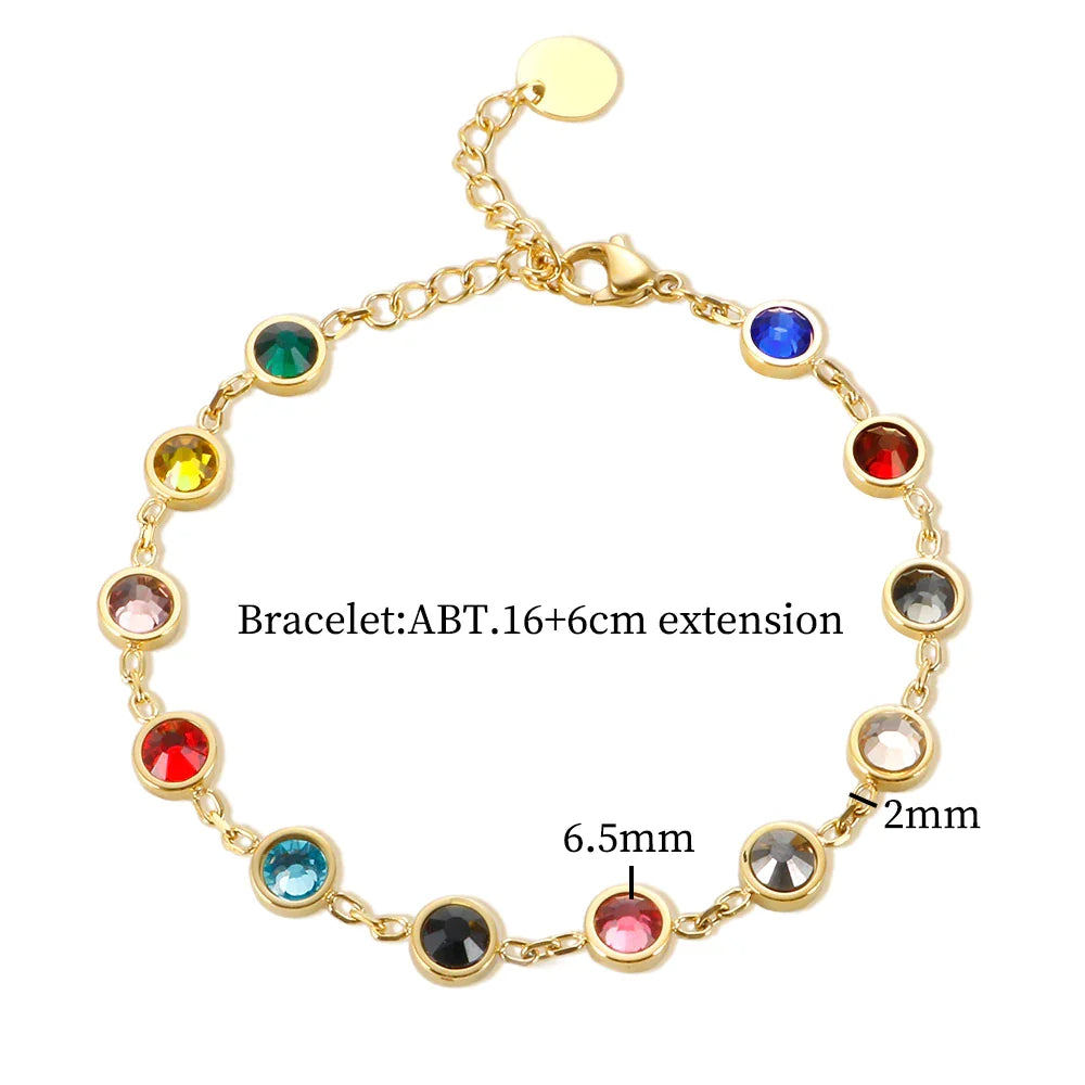 Nahaufnahme: Funkelndes Regenbogen-Kristallarmband für Damen. Bunte Charms & elegant verstellbar.