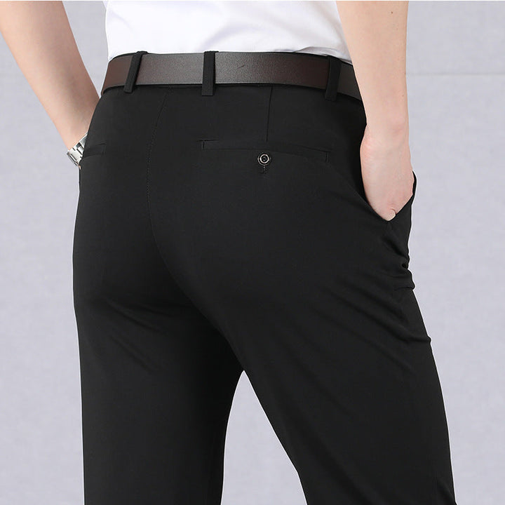Detailaufnahme der hochwertigen Stofftextur der bequemen Alex Stretchhose.
