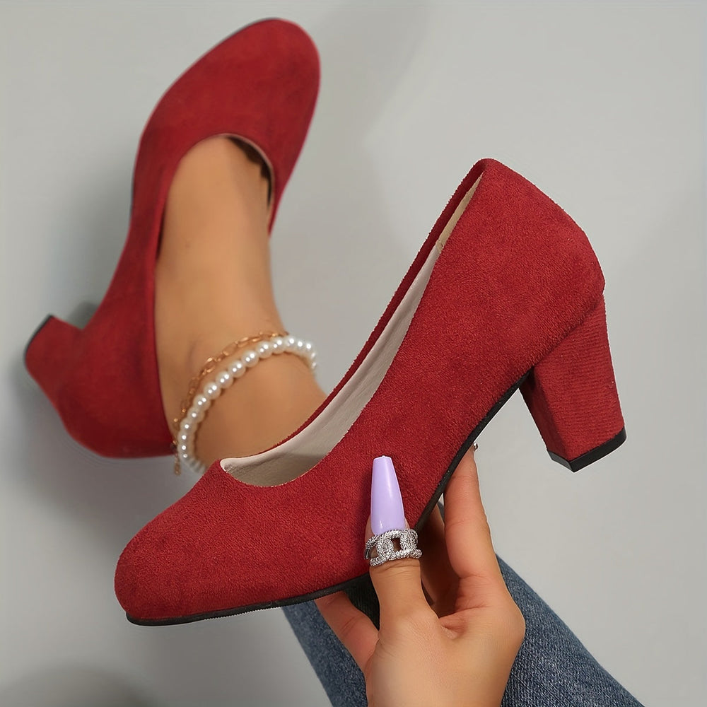 Komfortable Pumps für Damen in Schwarz, weite Passform, 5cm Absatz. Stabile Alltagsschuhe.