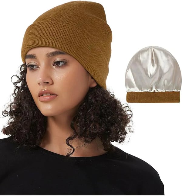 Damen Wintermütze Noor mit Seidenfutter schützt Haar, hält warm und beugt Frizz vor.
