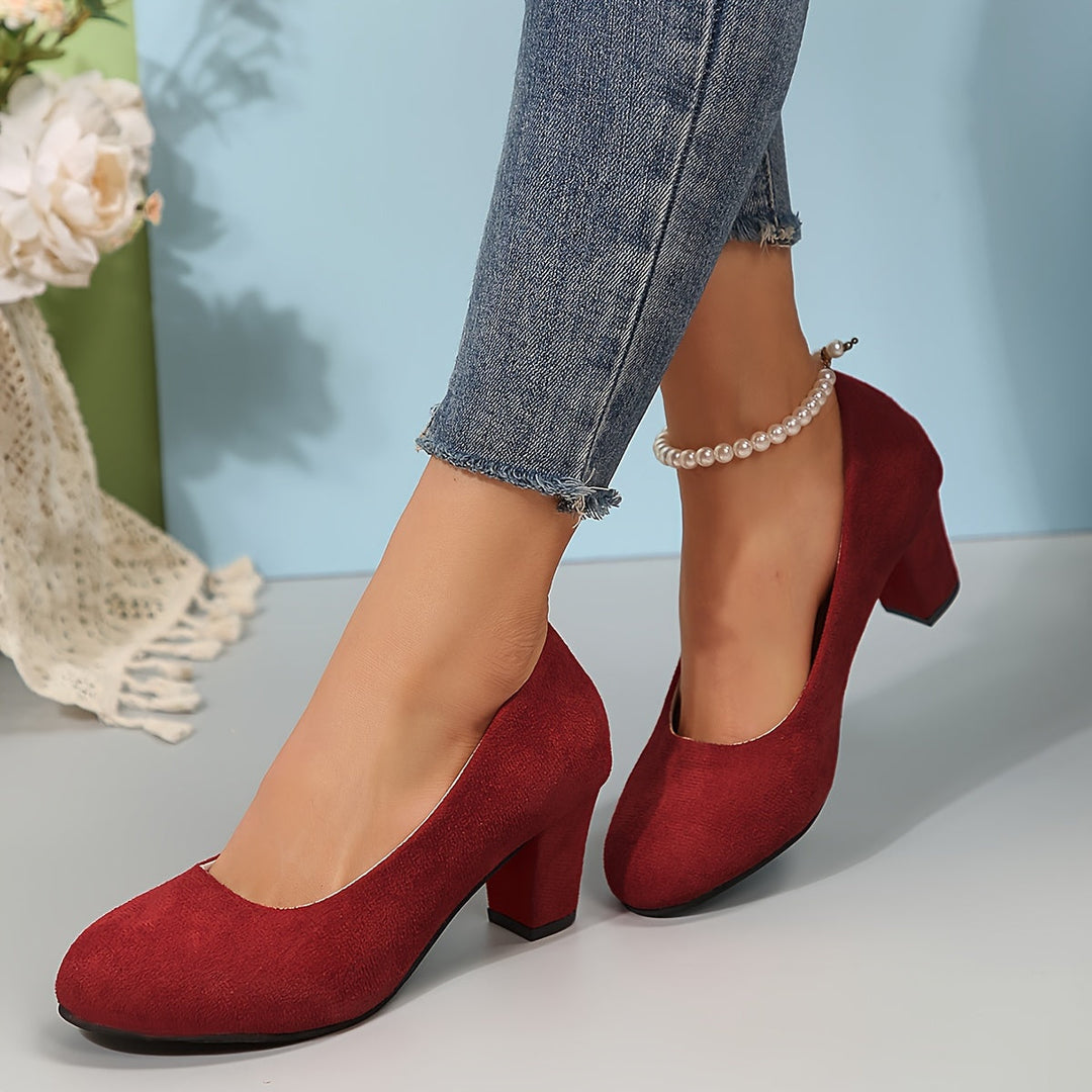 Rote Damen Pumps mit weitem Schnitt & 5cm Blockabsatz. Komfortable und elegante Damenschuhe für Büro.